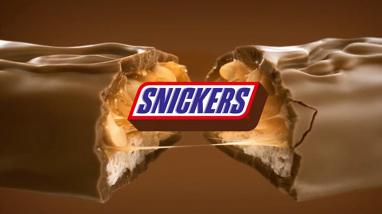 Реклама любимой игры. Реклама Сникерс. Реклама шоколада Сникерс. Шоколадный батончик Сникерс. Сникерсни реклама.
